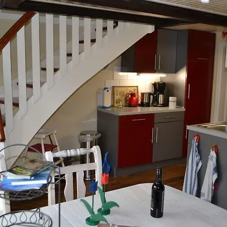 Apartment Haus hinterm Deich App. 1 *